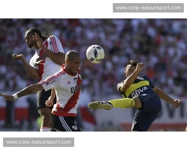 蓝金与红白的百年战争：亲历博卡与河床的“世界第一德比”